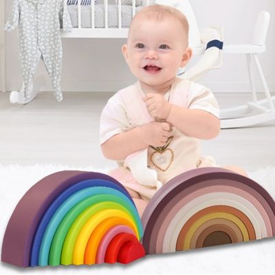 Jeu arc-en-ciel en bois Montessori pour bébé, jouet d’éveil sensoriel favorisant la découverte des couleurs, la motricité fine et le développement de la coordination dès le plus jeune âge
