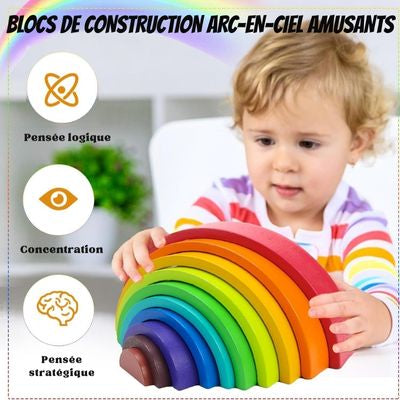 Blocs de construction arc-en-ciel en bois Montessori utilisés par un enfant, jouet éducatif favorisant la pensée logique, la concentration, la motricité fine et la créativité

