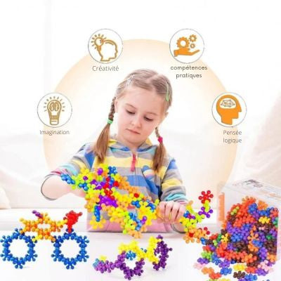 Enfant jouant avec des blocs flocon de neige STEM pour créer des formes colorées, jeu de construction éducatif développant la créativité, la logique et l’imagination