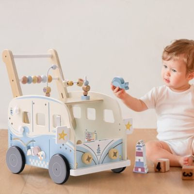Trotteur en bois TravelBus pour bébé, jouet Montessori multifonction avec activités d’éveil favorisant l’apprentissage de la marche, la motricité fine et la coordination dès le plus jeune âge
