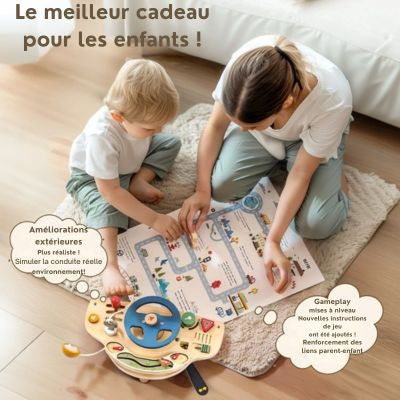 Enfants jouant avec le volant Montessori DriveBoard en bois, jeu de conduite éducatif favorisant l’imagination, la coordination œil-main et la compréhension des règles de circulation
