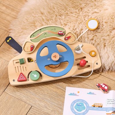 Volant Montessori DriveBoard en bois avec leviers, boutons et parcours de conduite, jouet éducatif développant la motricité fine, la coordination et l’imagination de l’enfant
