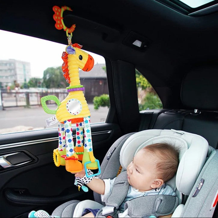 Hochet suspendu ZoolaShake pour bébé installé en siège auto, jouet d’éveil nomade avec sons et textures stimulant l’attention, la motricité et le calme pendant les trajets
